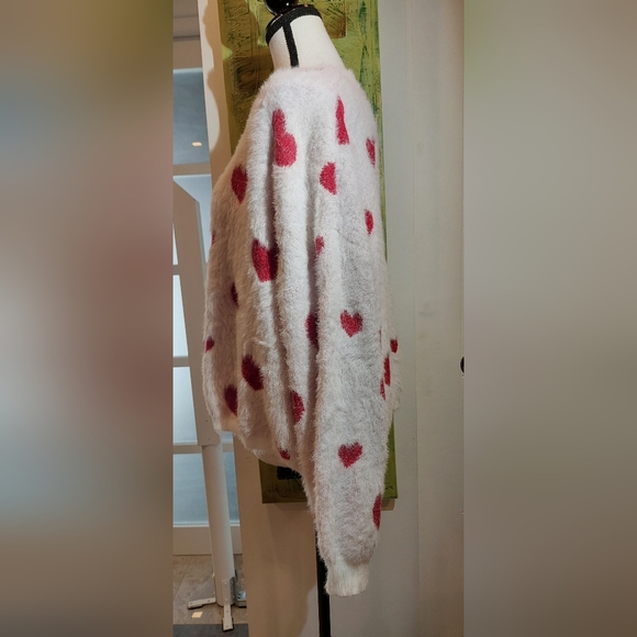 Cozy Heart Pattern Sweater - White and Red - Picture 4 of 11
